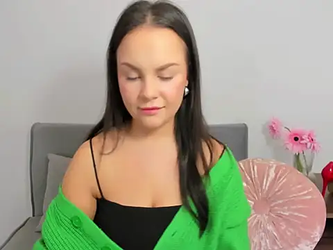 KendalNew online show from 12-18-24, 05:10