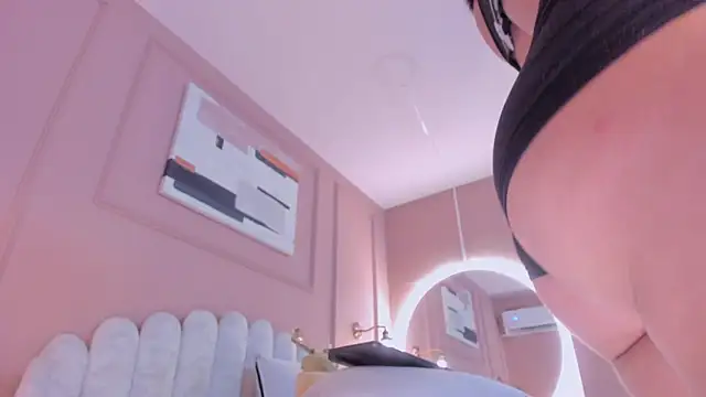 Snapshot of lia_ass_ chatting on 02-18-25, 01:44 lia ass online show from 02-18-25, 01:44