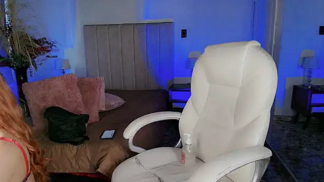 Snapshot of Ezraa1 chatting on 11-18-25, 08:02 Ezraa1 online show from 11-18-25, 08:02