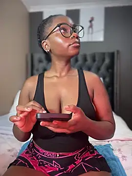 Snapshot of Candy-Heart chatting on 02-05-25, 05:09 Candy-Heart online show from 02-05-25, 05:09