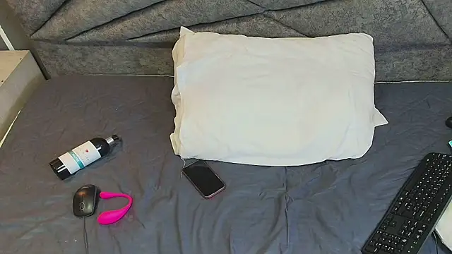 Snapshot of emmars_ chatting on 12-20-24, 12:16 emmars online show from 12-20-24, 12:16