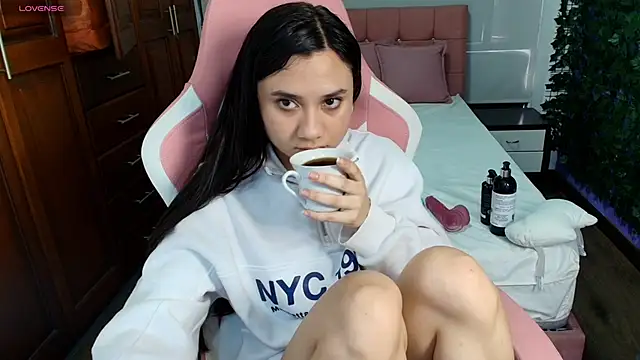 Snapshot of emmars_ chatting on 09-12-25, 11:54 emmars online show from 09-12-25, 11:54