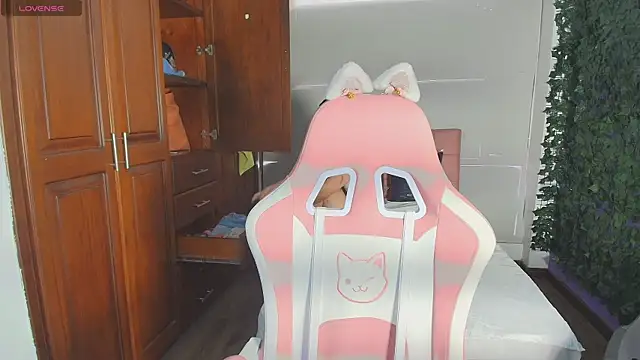 Snapshot of emmars_ chatting on 11-05-25, 12:16 emmars online show from 11-05-25, 12:16