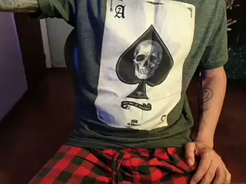 Snapshot of rumplstink chatting on 10-20-25, 03:40 rumplstink online show from 10-20-25, 03:40