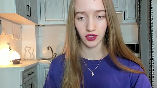 Snapshot of leslie_my_lovee chatting on 10-08-25, 07:00 leslie my lovee online show from 10-08-25, 07:00