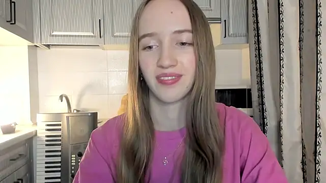 Snapshot of leslie_my_lovee chatting on 12-13-25, 07:53 leslie my lovee online show from 12-13-25, 07:53