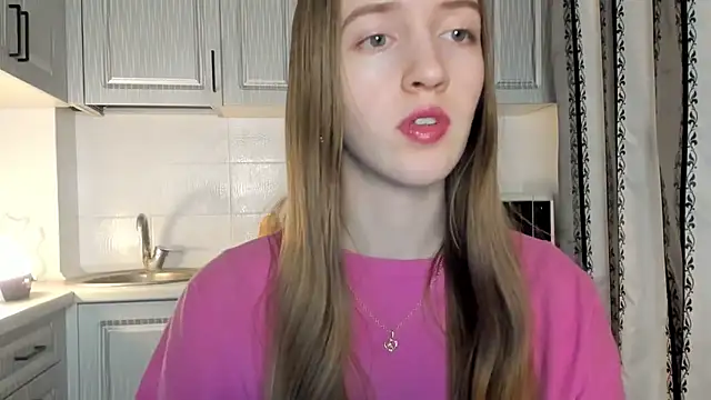 Snapshot of leslie_my_lovee chatting on 12-15-25, 07:18 leslie my lovee online show from 12-15-25, 07:18