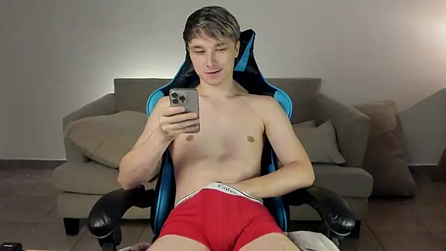 Snapshot of marcusmit chatting on 01-08-25, 09:23 marcusmit online show from 01-08-25, 09:23