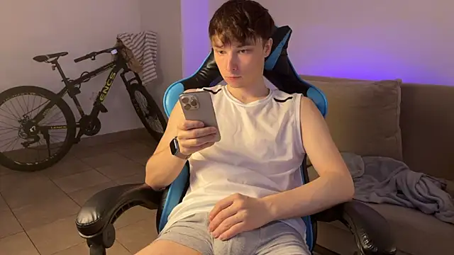 Snapshot of marcusmit chatting on 11-21-25, 03:33 marcusmit online show from 11-21-25, 03:33