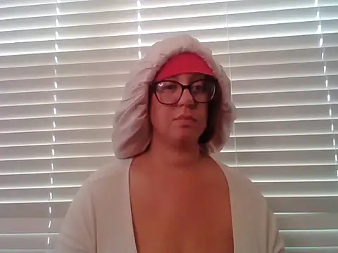 Snapshot of Paisleehaze chatting on 12-05-25, 06:26 Paisleehaze online show from 12-05-25, 06:26