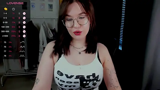 Snapshot of MyNameIsLilith chatting on 04-11-26, 05:12 MyNameIsLilith online show from 04-11-26, 05:12