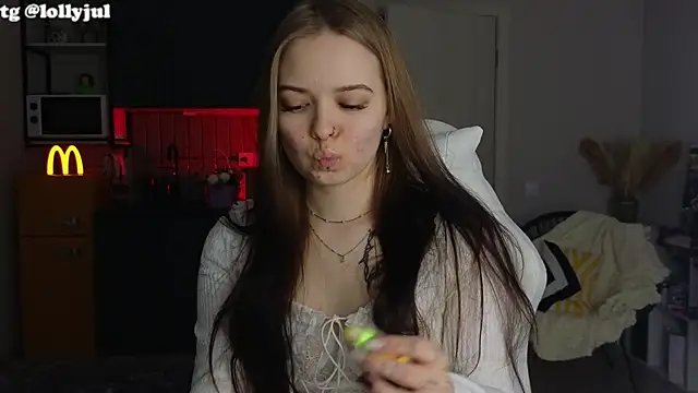 doll lol  online show from 10-15-25, 06:08