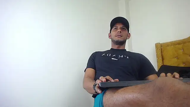Snapshot of Chris_Dick23 chatting on 06-12-26, 05:50 Chris Dick23 online show from 06-12-26, 05:50