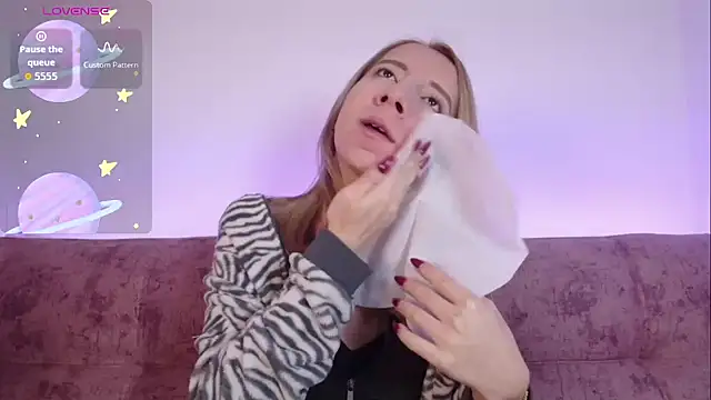 Snapshot of Miiaa_doll chatting on 09-22-25, 11:40 Miiaa doll online show from 09-22-25, 11:40