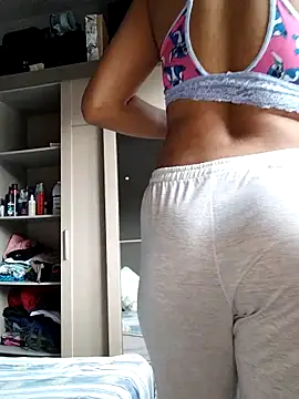 Snapshot of Su_Duarte_1 chatting on 09-18-25, 08:33 Su Duarte 1 online show from 09-18-25, 08:33