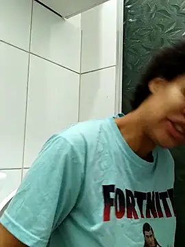 Snapshot of Su_Duarte_1 chatting on 10-15-25, 02:01 Su Duarte 1 online show from 10-15-25, 02:01