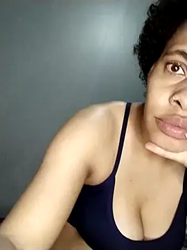 Snapshot of Su_Duarte_1 chatting on 10-16-25, 01:39 Su Duarte 1 online show from 10-16-25, 01:39