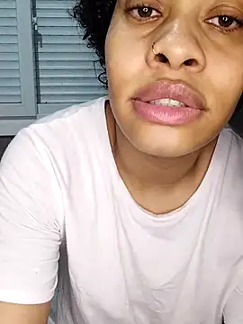 Snapshot of Su_Duarte_1 chatting on 11-16-25, 01:33 Su Duarte 1 online show from 11-16-25, 01:33