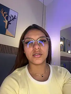 NicolleeEvanss online show from 06-23-26, 10:46