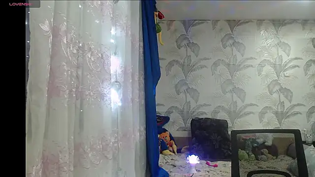 Snapshot of CamDiva113 chatting on 02-03-26, 02:44 CamDiva113 online show from 02-03-26, 02:44