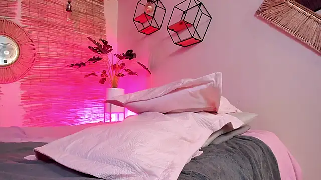 April bowie online show from 01-25-25, 06:35