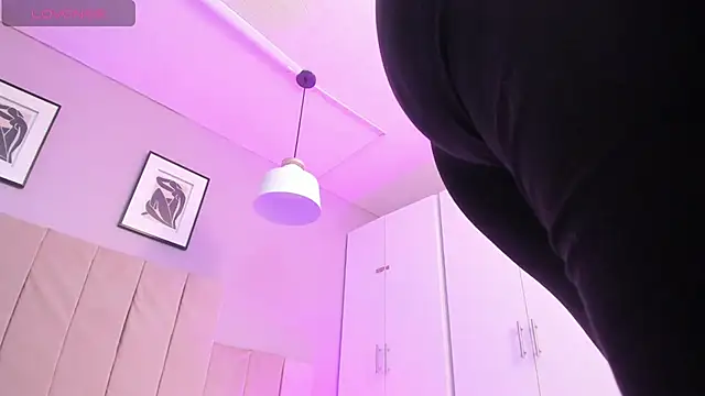 April bowie online show from 03-07-25, 11:51