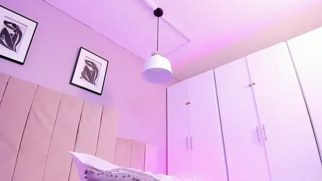 April bowie online show from 03-12-25, 06:22