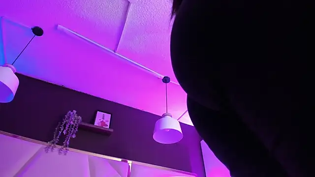 April bowie online show from 05-29-26, 11:30