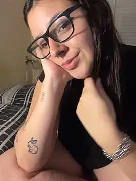 Snapshot of agoosvokk chatting on 10-04-25, 11:58 agoosvokk online show from 10-04-25, 11:58