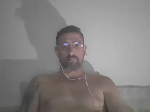 Snapshot of vinzz49 chatting on 03-17-25, 10:17 vinzz49 online show from 03-17-25, 10:17