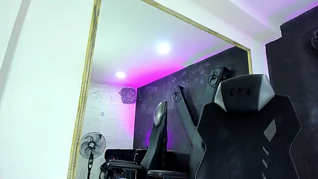 Snapshot of DarlingBDSM_ chatting on 10-21-25, 01:45 DarlingBDSM online show from 10-21-25, 01:45