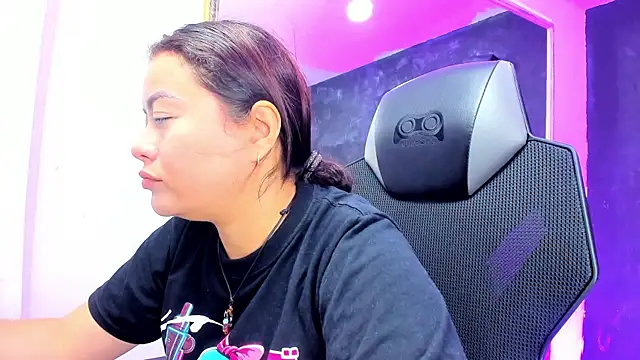 Snapshot of DarlingBDSM_ chatting on 11-21-25, 01:43 DarlingBDSM online show from 11-21-25, 01:43