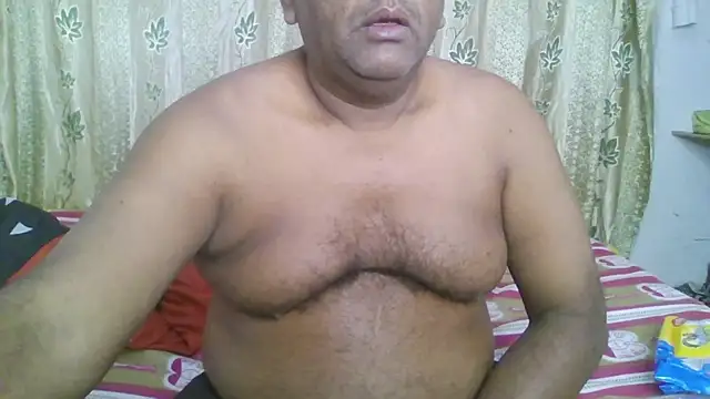 Snapshot of Beargryzzly chatting on 12-15-24, 03:45 Beargryzzly online show from 12-15-24, 03:45