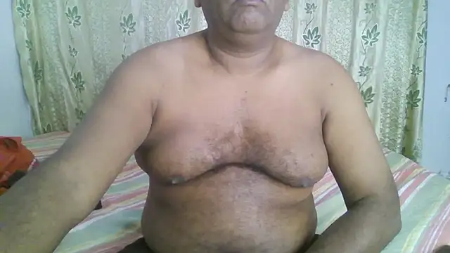 Snapshot of Beargryzzly chatting on 01-19-25, 11:00 Beargryzzly online show from 01-19-25, 11:00