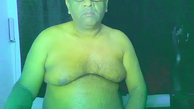 Snapshot of Beargryzzly chatting on 11-18-25, 08:24 Beargryzzly online show from 11-18-25, 08:24