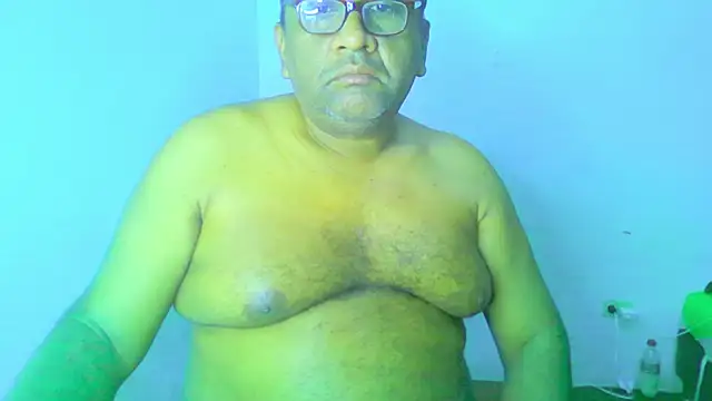 Snapshot of Beargryzzly chatting on 11-22-25, 02:38 Beargryzzly online show from 11-22-25, 02:38