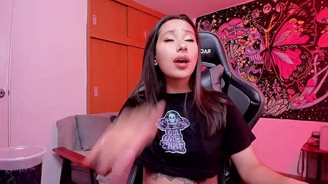 Snapshot of aciddollhell chatting on 02-07-26, 01:09 aciddollhell online show from 02-07-26, 01:09