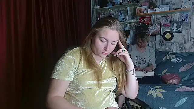 Snapshot of ElenaMaeer chatting on 09-21-25, 01:24 ElenaMaeer online show from 09-21-25, 01:24