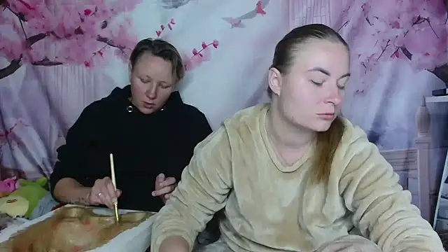 Snapshot of ElenaMaeer chatting on 09-25-25, 02:54 ElenaMaeer online show from 09-25-25, 02:54