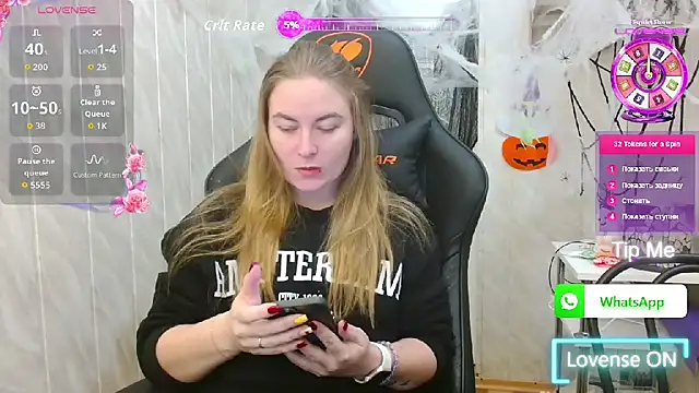 Snapshot of ElenaMaeer chatting on 10-21-25, 05:41 ElenaMaeer online show from 10-21-25, 05:41