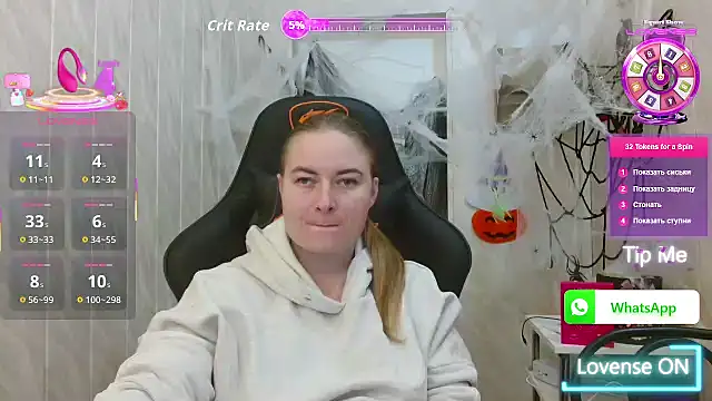 Snapshot of ElenaMaeer chatting on 10-22-25, 11:21 ElenaMaeer online show from 10-22-25, 11:21