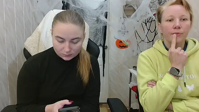 Snapshot of ElenaMaeer chatting on 11-01-25, 09:11 ElenaMaeer online show from 11-01-25, 09:11