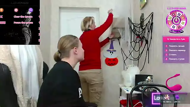 Snapshot of ElenaMaeer chatting on 11-04-25, 07:29 ElenaMaeer online show from 11-04-25, 07:29