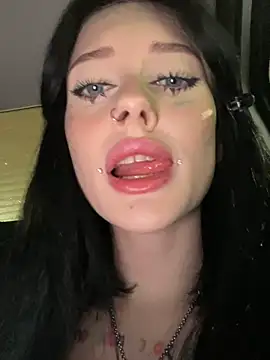 Melissa crazy online show from 12-21-24, 07:16