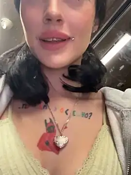 Melissa crazy online show from 10-23-25, 03:33