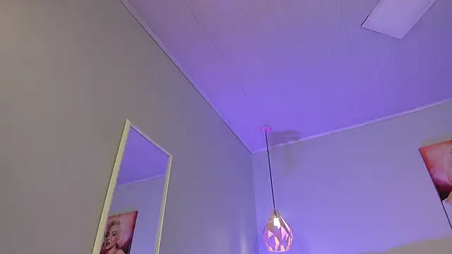 Snapshot of ScarletGV chatting on 12-18-25, 06:52 ScarletGV online show from 12-18-25, 06:52