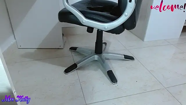 Snapshot of mrskatty chatting on 03-14-25, 06:50 mrskatty online show from 03-14-25, 06:50