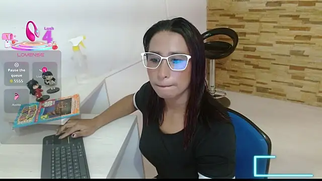 Snapshot of mrskatty chatting on 09-27-25, 11:37 mrskatty online show from 09-27-25, 11:37