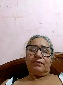  candi online show from 11-22-25, 03:27