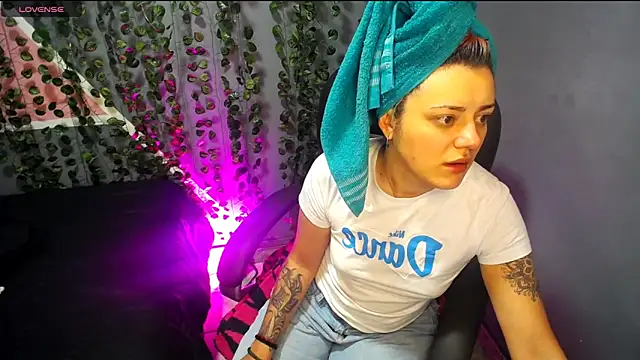 Snapshot of Alaska_atm chatting on 12-24-24, 01:50 Alaska atm online show from 12-24-24, 01:50